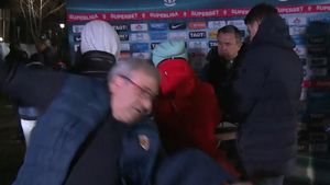 Mihai Stoichiță, aproape de o accidentare serioasă! A căzut chiar în fața stadionului. „Ce e, mă, aici, Patinoarul 23 august?” | FOTO
