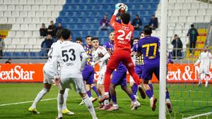 Fosta echipă a lui Denis Drăguș e neînvinsă cu cei doi fotbaliști împrumutați din Superliga. Unul dintre ei a fost omul meciului cu Beșiktaș