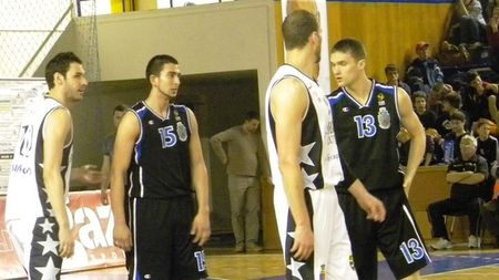 În formă sută la sută!** "U" Mobitelco - CSM București 100-73