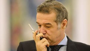 De când dictează Becali schimbările de la oficială: „Atunci a apărut modelul nou de telefon, chiar când eram sus”