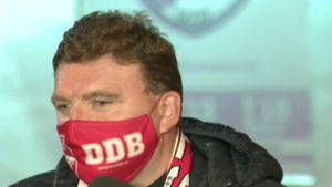 Dorin Șerdean, desființat de suporterii lui Dinamo: „Să te duci la pușcărie, infractorule! Derbedeule, ce mai cauți aici?”