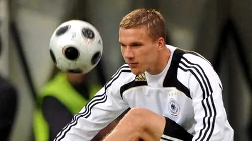 Șortul lui Podolski, vândut pe 3.650 euro