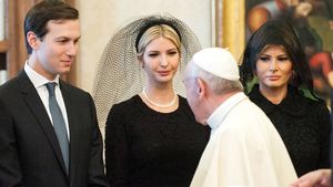 FOTO | Fata lui Donald Trump a călcat pe bec în timpul vizitei din "Cizmă". A confundat un jucător emblematic de la Lazio cu... 