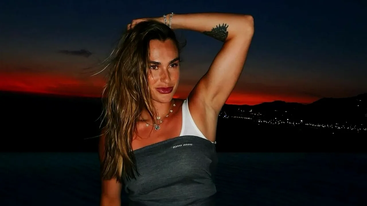 S-a încins! Aryna Sabalenka a postat imagini cu ea în bikini alături de iubitul milionar și musculos, din vacanța de cuplu