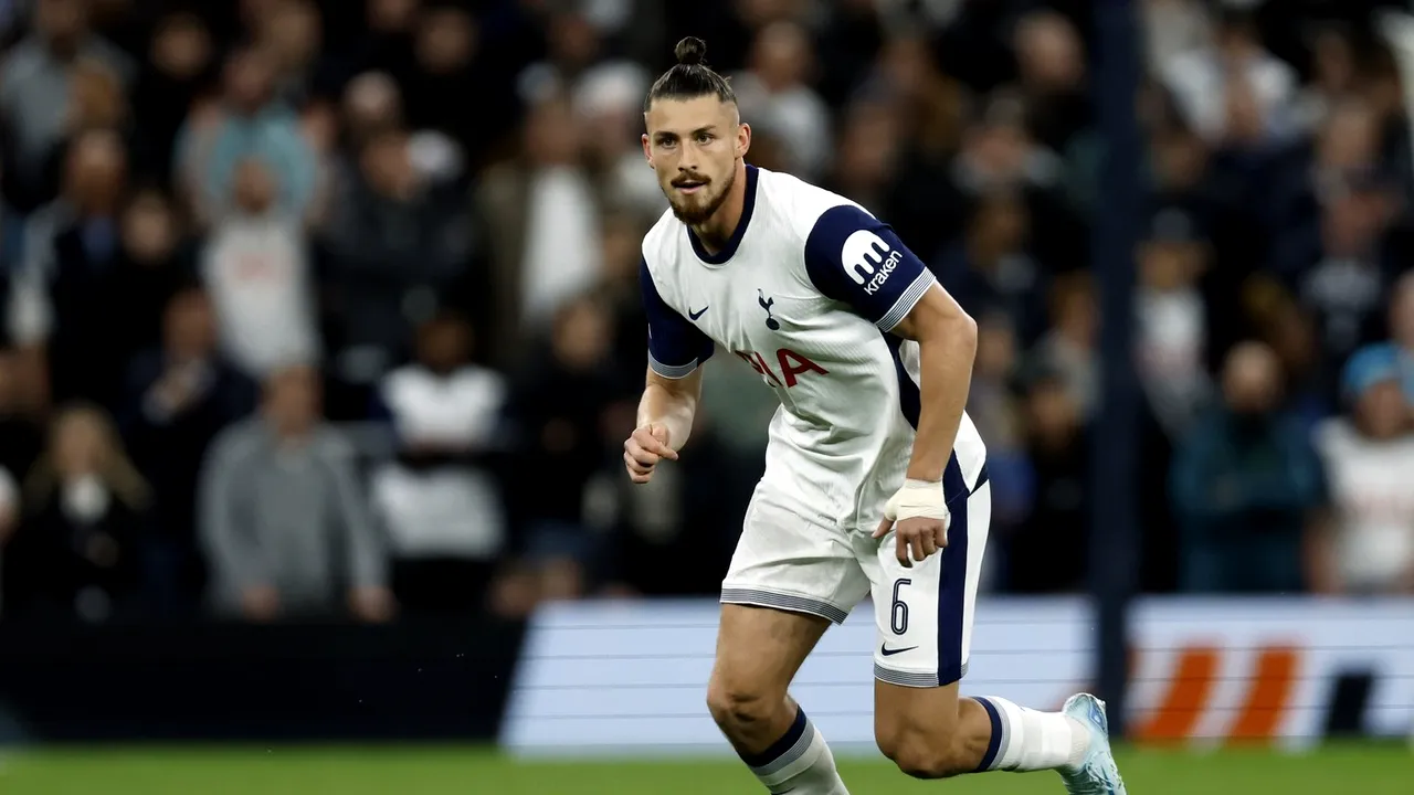 A fost luată decizia legată de Radu Drăguşin înainte de Tottenham - Manchester United