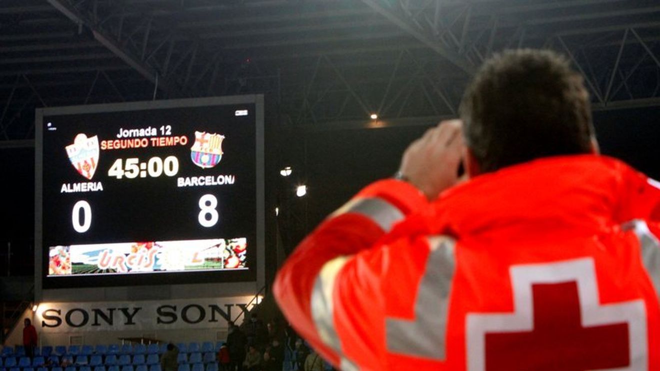 BarÃ§a a mai făcut o "victimă"!** Tehnicianul Almeriei, demis după ce elevii săi au fost călcați în picioare de catalani!