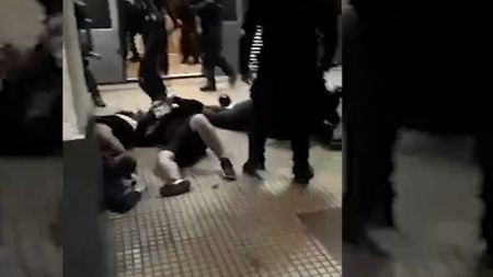 Suporterii de la CSA Steaua dau vina pe jandarmi pentru scandalul desfășurat înaintea meciului cu Dinamo 2. „Au folosit gaze lacrimogene în metrou, unde erau copii și femei”