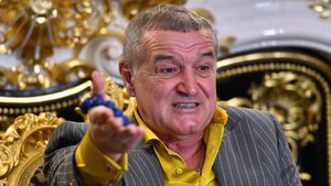 Gigi Becali nu se teme de coronavirus deși a avut mai mulți angajați infectați. „I-am izolat într-o casă”. Patronul FCSB a dezvăluit și care a fost tratamentul administrat de medici