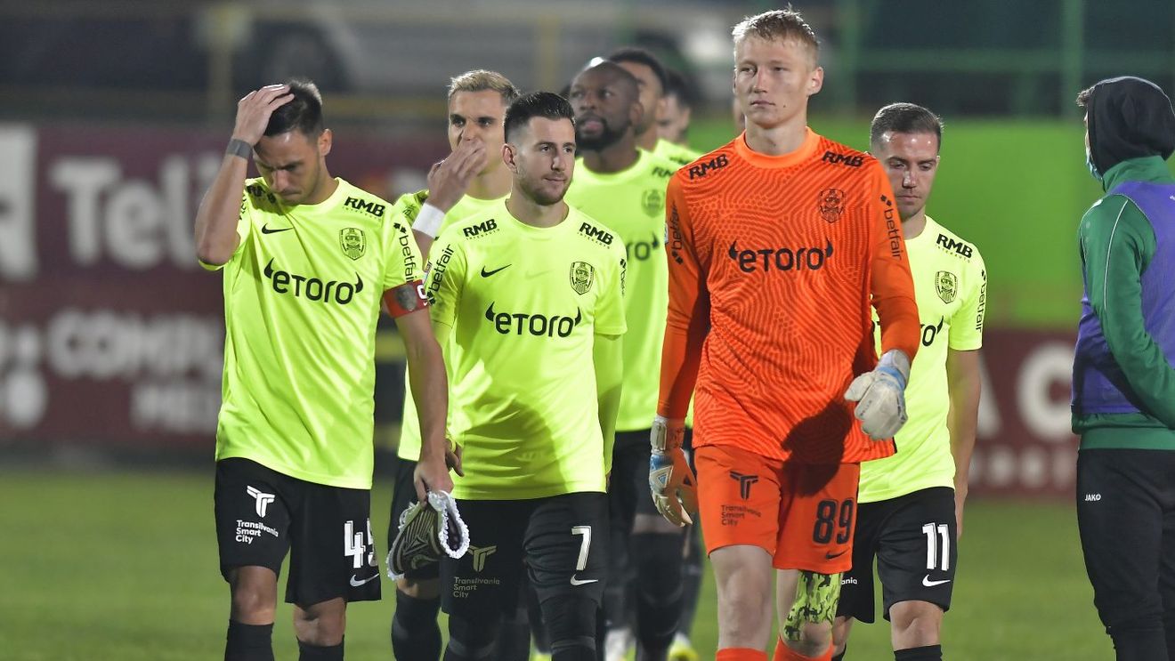 Primul fotbalist care pleacă de la CFR Cluj! A intrat în dizgrația lui Dan Petrescu și a fost trimis să joace în Ungaria | EXCLUSIV