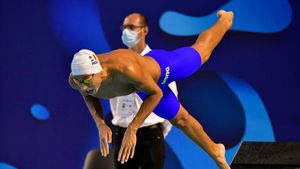 Înotătorul român care a doborât două recorduri ce îi aparțineau lui David Popovici!