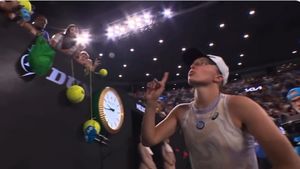 Incident fără precedent la Australian Open! Iga Swiatek, scoasă din sărite de un spectator în timp ce semna autografe: cum a reacționat liderul WTA | VIDEO