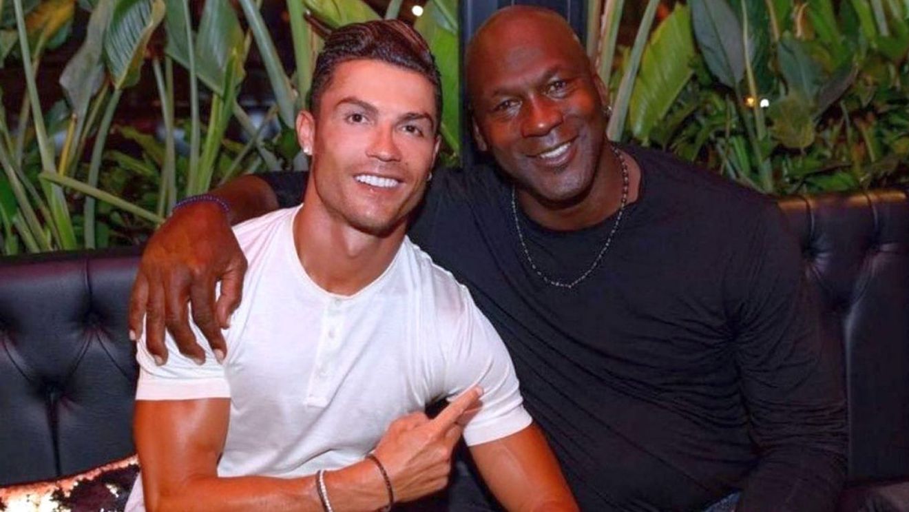 „Revenirea lui Cristiano Ronaldo la Manchester United este ca întoarcerea lui Michael Jordan la Chicago Bulls”. Entuziasm nemăsurat după anunțul transferului