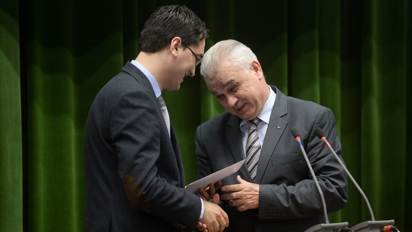 Burleanu spune că Iordănescu va semna pe același salariu: "Ne-am înțeles, dar nu am discutat nicio mărire". Dragomir i-ar da selecționerului de 5 ori mai mult, dar cu o condiție