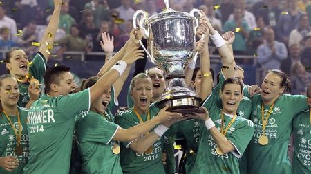 LIVE BLOG Așa am trăit finala Champions League. Gyor, campioana Europei. Neagu a ratat o nouă ocazie de a câștiga Liga Campionilor, deși a înscris șapte goluri. Finala s-a încheiat cu incidente, un suporter a căzut din tribună