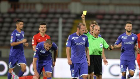 Haos cu regulamentele Ligii 1. Echipele riscă să rămână fără jucători în primăvară din cauza cartonașelor galbene. LPF vrea să modifice legile din mers 