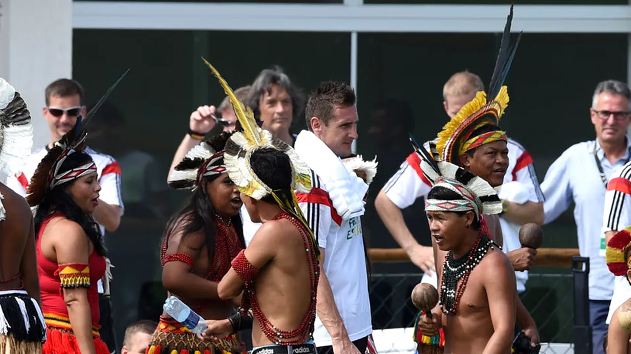 Indienii Pataxo i-au oferit o aniversare inedită lui Miroslav Klose