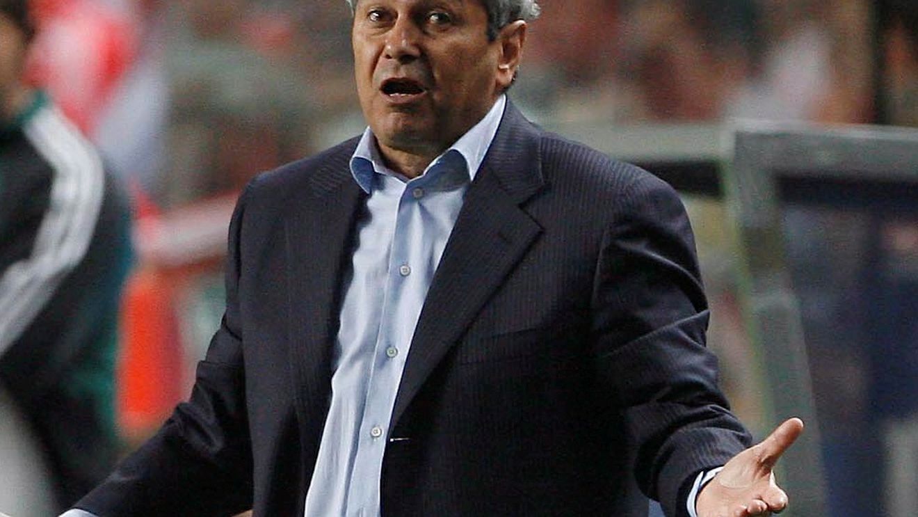 "Nu are nimeni dreptul să-i ceară demisia lui Pițurcă"