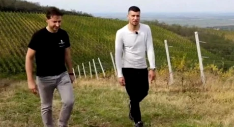Milionarul român care construieşte un castel în România, detalii despre cei 1.400 de angajaţi: Oamenii se uită şi la 20 de lei