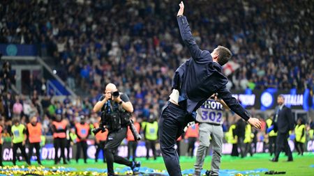 Ce bucurie nebună pentru Cristi Chivu! A fost la un pas să se accidenteze după ce a ieșit campionul Italiei cu Inter
