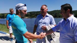 Ministrul Tineretului și Sportului a lămurit problema Ordonanței de Urgență de modificare a Legii Sportului și a avut o reacție tranșantă după ce a aflat că loturile nu au medici angajați permanent: "Am să vorbesc cu COSR, că primește foarte mulți bani de la stat, să plătească medicii!"