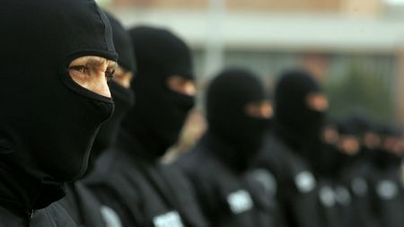 Încă o intervenție a "mascaților": o fostă handbalistă, arestată de trupele speciale!