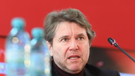 Florin Răducioiu, deranjat de Laszlo Dioszegi la finala Cupei României dintre Sepsi și „U” Cluj: „L-ați văzut pe președintele Macron să facă asta?”