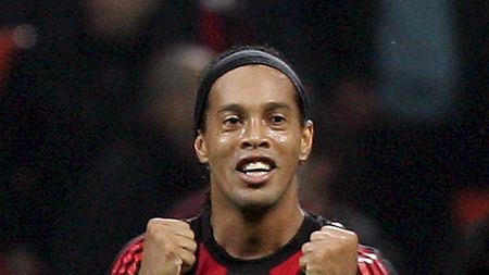 Ronaldinho este tatăl unui băiețel pe care nu îl vede deloc