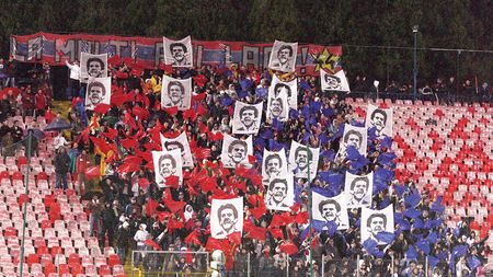 Suporterii Stelei, trădați de "legenda" Marius Lăcătuș!