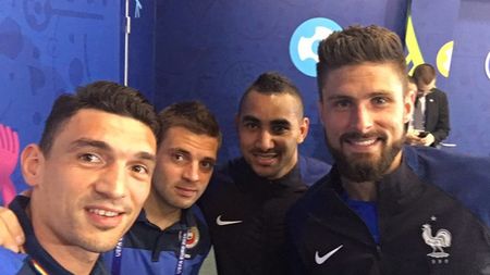 Payet și Giroud s-au dus la Keșeru imediat după meci! Atacantul României le-a spus în față ce credea: "Nu au comentat nimic..."