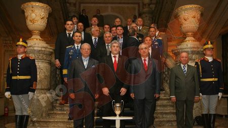 Membrii Stelei '86 au fost decorați cu Emblema Onoarea Armatei Române și au fost urcați în grad