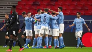 Dialogul care a dus la un gol de poveste în Liga Campionilor. De Bruyne către Mahrez: „Dacă tu crezi că poți să marchezi, fă-o!"