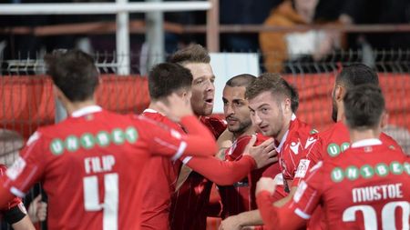 Cum fac dinamoviștii deplasarea la Sfântu Gheorghe: "Ne punem măști, ne dăm cu spirt și ne spălăm de zece ori pe mâini"