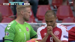 Prima imagine cu Christian Eriksen după ce a fost scos pe targă la meciul cu Finlanda de la Euro 2020