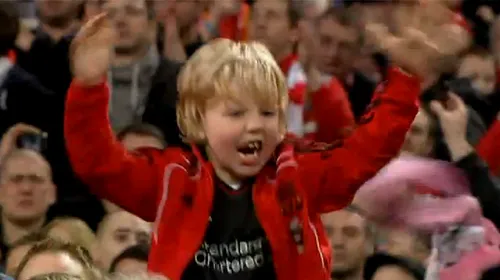 Asta e MAGIA fotbalului!** VIDEO EMOȚIONANT Puștiul ăsta a uitat de TOT după nebunia de la Liverpool – Cardiff! Cea mai tare imagine a zilei