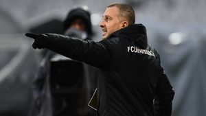 Costel Enache, ieșire nervoasă după ce „U” Cluj a câștigat și a urcat pe loc de play-off. Ce l-a iritat la culme pe antrenor | VIDEO