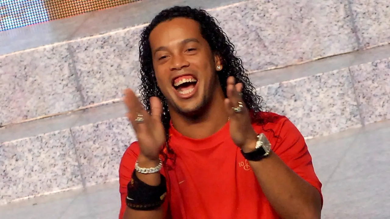 Ronaldinho ar putea semna azi cu Milan