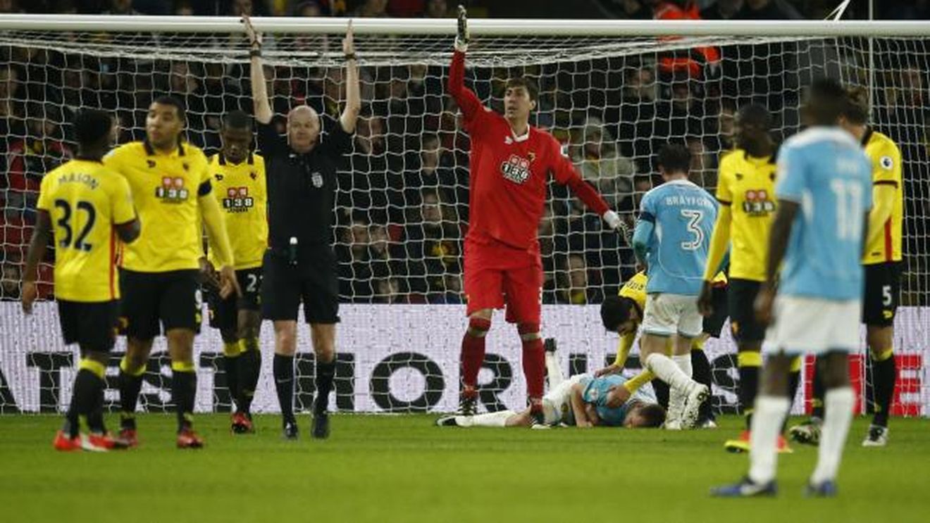 S-a ciocnit de un colos! Atacantul lui Burton s-a ales cu o coastă ruptă și un plămân perforat după un duel cu Pantilimon