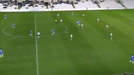 VIDEO - Protest incredibil în Spania: au devenit "statui" în timpul meciului! 20 de secunde au rămas nemișcați, iar adversarii n-au știut ce să facă 