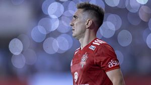 Liber din iarnă, Bogdan Vătăjelu s-a antrenat cu U Craiova și a semnat cu o echipă din play-off-ul Ligii 2