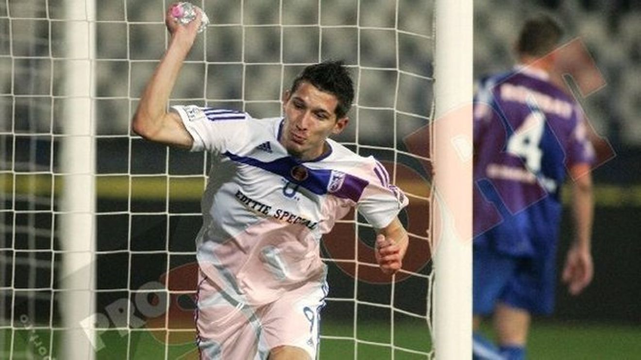 Becali: "Am auzit că M. Costea abia așteaptă să scape de tine!"** Cum a încercat Gigi să 'fure' jucători de la Craiova!