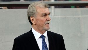 Ce ofertă acceptase, în mare secret, Dinu Gheorghe! Un patron milionar îl convinsese să preia şefia clubului care vrea să devină numărul 1 în România: "Nu mai sunt bun de nimic"