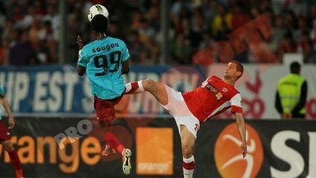 "Dinamo are ocazia să se facă de râs în ultimele meciuri!"** Singura șansă a "câinilor" de a reveni pe linia de plutire