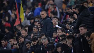 Cum se apără Mustață după ce ultrașii rivalelor l-au făcut „sifonul" polițiștilor. Războiul cu cei de la CSA Steaua: „Să facă dovada că eu am făcut denunț și le dau steagul Peluzei Nord să îl ardă!" | EXCLUSIV