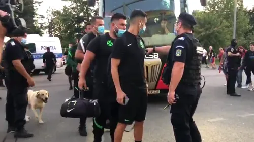 Jucătorii de la FCSB, controlați la sânge de jandarmii prezenți la „Arena Națională”! Mihai Pintilii s-a enervat | VIDEO