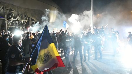 Bănia dă-n clocot! Fani din toată ţara şi de peste hotare au venit să vadă cel mai important meci al Universităţii din ultimele decenii