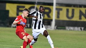 Kehinde Fatai, lovitura dată de o echipă mică din Liga 2! A semnat cu nigerianul ajuns la 35 de ani, dar i-au plecat zece jucători