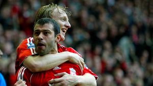 Liverpool renunță la Mascherano, Kuyt și Benayoun