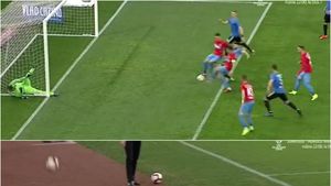 FOTO | La 54 de ani, Gică Hagi e mai "fin" decât căpitanul FCSB. Cum s-a distrat publicul de pe Arena Națională cu "Regele" și cu Lucian Filip