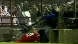 VIDEO Vezi ce s-ar putea întâmpla dacă FIFA va introduce proba video în arbitraj! :)