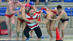 Antrenor la apă! Poloiștii de la Dinamo București, campioni naționali la juniori I 